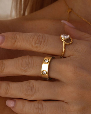 Anillo Nerina dorado piedra pera brillante vista superior waterproof de Pialü