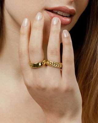 Anillo de eslabones cubanos dorado sobre dedo, waterproof de Pialü