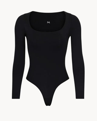 Body shape sculpt blanco Pialü en modelo, vista de cuerpo entero