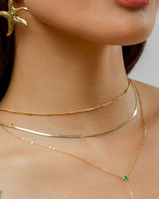 Collar cadena fina dorada con perlas de eslabón y bolitas, joya waterproof de Pialü