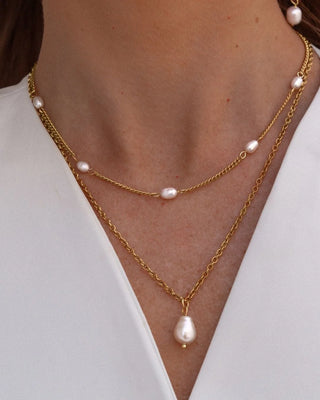 Collar Danity Pearl dorado con perlas naturales distribuidas en cadena gruesa, joya Pialü