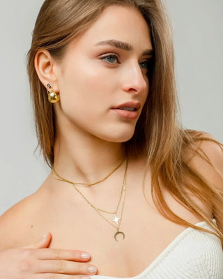 Collar Equilibrio dorado con dije de estrella y luna en capas, joya de acero Pialü