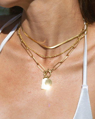 Collar cadena eslabón dorado con dijes círculo y rectángulo, waterproof de Pialü