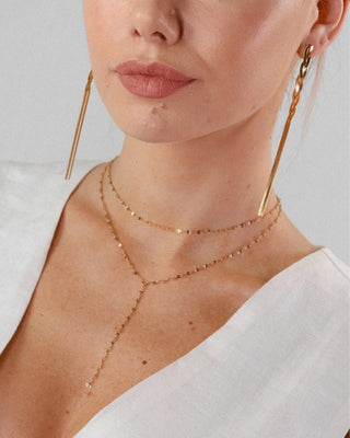 Collar dorado doble cadena lariat puesto en cuello, waterproof Pialü