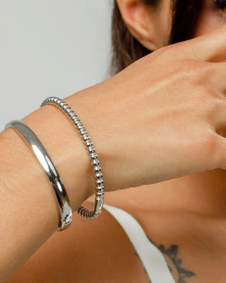 Brazalete Lucy sólido plateado liso, lateral, acero inoxidable waterproof Pialü