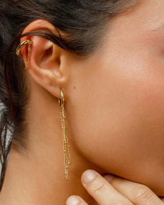 Earcuff Chain dorado con piedras de zircón y colgante waterproof de Pialü