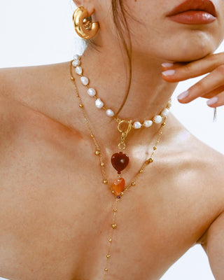 Charm mis corazones arden en piedra agata rojo