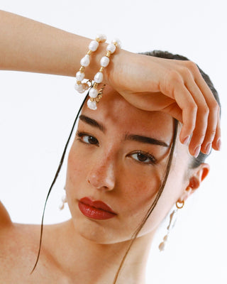 Medio collar y pulsera adaptable en perlas gigantes Versailles