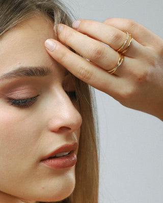 Anillo Alba con zircones