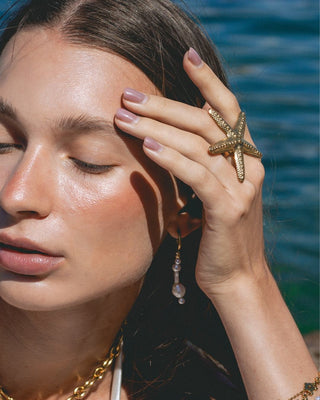 Anillo dorado ajustable estrella de mar puesto en mano waterproof de Pialü