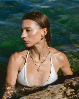 Collar Saint con perlitas y dije San Benito reversible