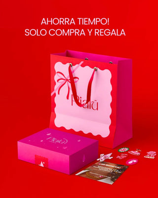 Bolsa y caja de regalo Pialü en color fucsia con lazo y stickers decorativos