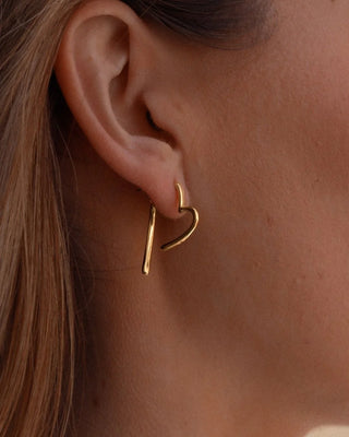 Pendientes Union dorados corazón en modelo waterproof de Pialü