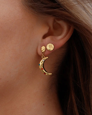 Pendientes luna plateados colgantes con piedras coloridas vista frontal, joya waterproof de Pialü
