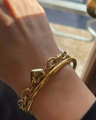 Detalle dije corazón inflado dorado en pulsera cadena waterproof de Pialü