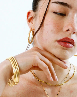 Bangle dorado liso de perfil, acero inoxidable resistente al agua de Pialü