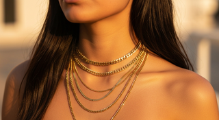 Cómo combinar collares: 7 técnicas de layering para un look único