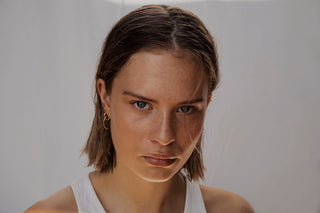 Aretes de moda para cabello corto: la guía por tipo de corte