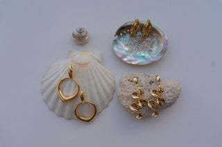 Joyas para tu look playero en Máncora: el kit que aguanta sal y sol