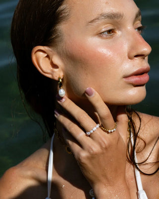 Anillo Baikal dorado bolitas y perlas, otro ángulo, waterproof Pialü