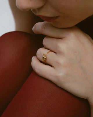 Anillo bee dorado visto de frente con abeja detallada, acero inoxidable waterproof de Pialü
