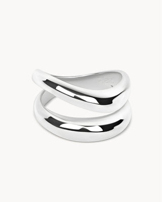 Anillo doble banda plateado con forma ondulada orgánica lisa, waterproof de Pialü