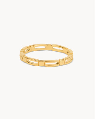 Anillo dorado fino de eslabones rectangulares con relieve, waterproof de Pialü
