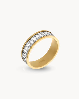 Anillo banda ancha dorada con circonitas baguette blancas engastadas, waterproof de Pialü