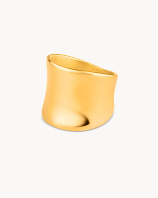 Anillo ancho dorado liso con forma cóncava y acabado brillante, waterproof de Pialü