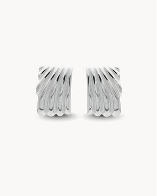 Aretes rectangulares plateados con estrías en relieve, joya waterproof de Pialü