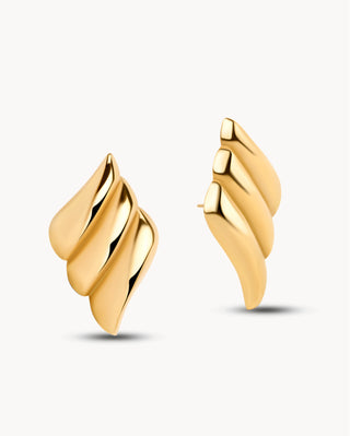 Aretes dorados con forma de ala escalonada y superficie brillante, joya waterproof de Pialü