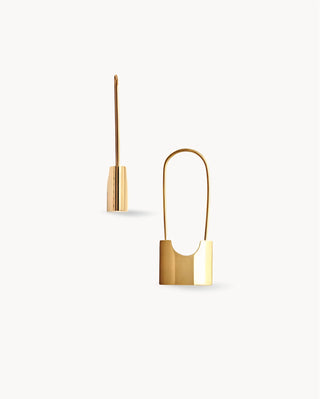 Aretes colgantes forma candado en dorado brillante, joya waterproof de Pialü