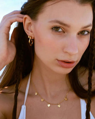 Argollas Agata doradas acabado brillante forma fluida, waterproof de Pialü
