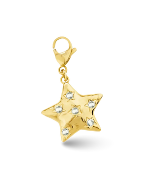 Charm Anhelo estrella dorada sobre collar de argollas, joya waterproof de Pialü