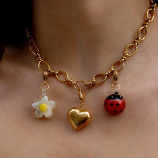 Collar dorado con charms CandyLand flor, corazón y mariquita, waterproof de Pialü