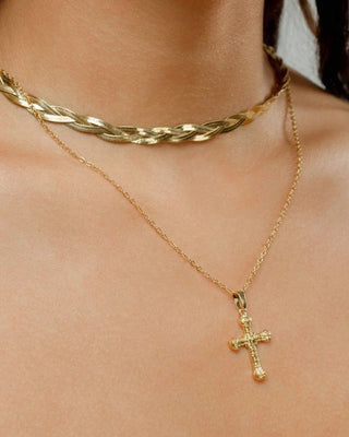 Collar dorado Braid de cerca, detalle nodo estrella entre eslabones, Pialü