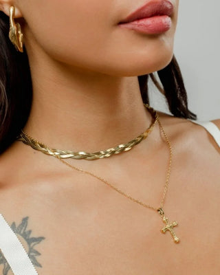 Collar dorado Braid vista completa, cadena con nodos florales, waterproof Pialü