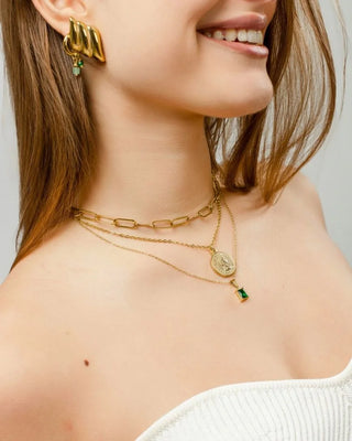 Detalle collar Coin dorado dije moneda waterproof de Pialü