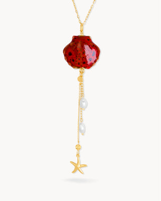 Collar Sedna con concha de cerámica roja, perlas blancas y charm estrella dorado, waterproof Pialü