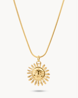 Collar dorado con dije sol radiante con rostro en acero inoxidable, joya waterproof de Pialü
