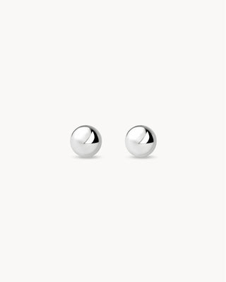 Aretes stud de esfera plateada redonda brillante, joya waterproof de Pialü