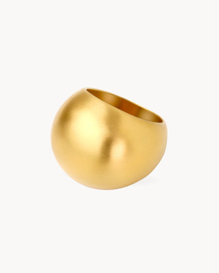 Anillo dorado bombeado liso de gran volumen con acabado mate, waterproof de Pialü