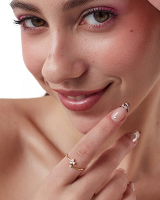 Anillo Floreciendo ajustable dorado zircones, ángulo lateral, waterproof de Pialü