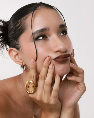 Anillo de aro le gusta el rock