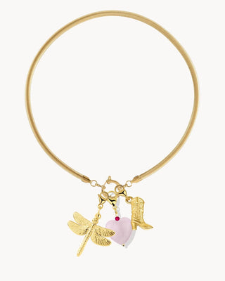 Mix collar dorado choker con charms libélula, corazón rosado y bota vaquera, waterproof de Pialü