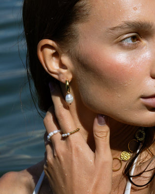 Hoops colgantes de perla barroca