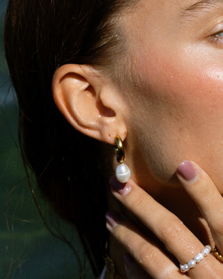 Hoops colgantes de perla barroca