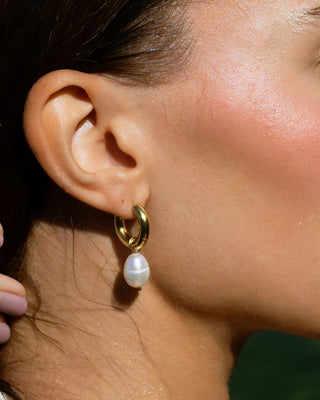 Hoops colgantes de perla barroca