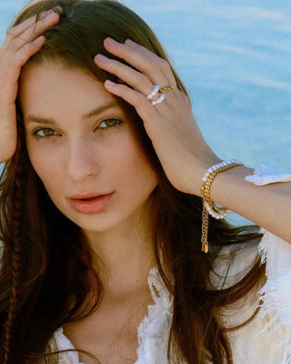 Pulsera Abondance gold con cadena hojas eslabonada, waterproof de Pialü