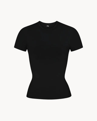 Top shape sculpt beige Pialü en modelo, vista de cuerpo entero